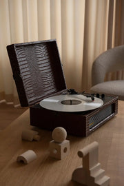 Voyager 2-Way Bluetooth record player - CR8017B-BR4 | Brown Croc Crosley Radio Europe