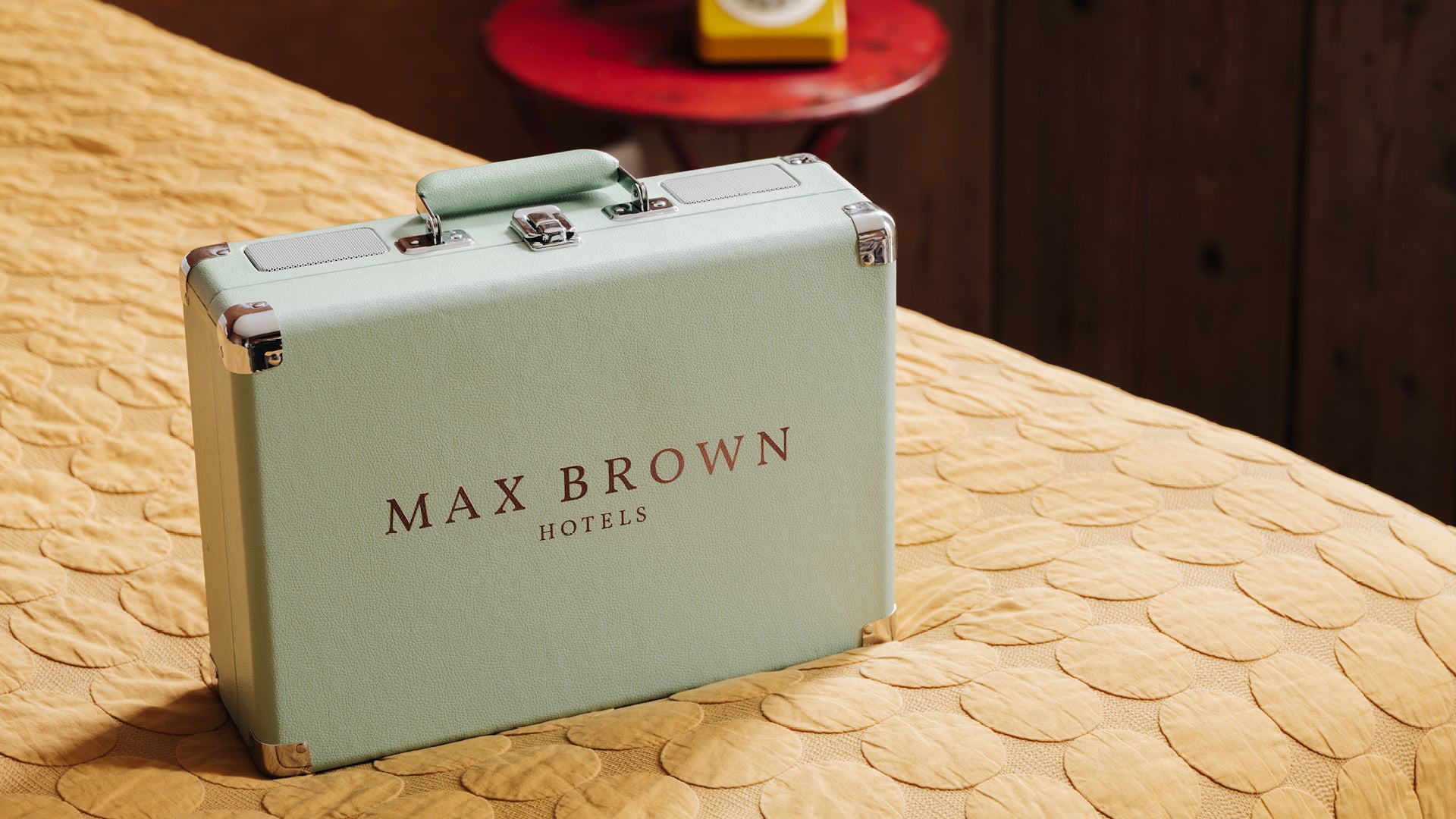 Create your own, cosy Max Brown music moments Crosley Radio Europe