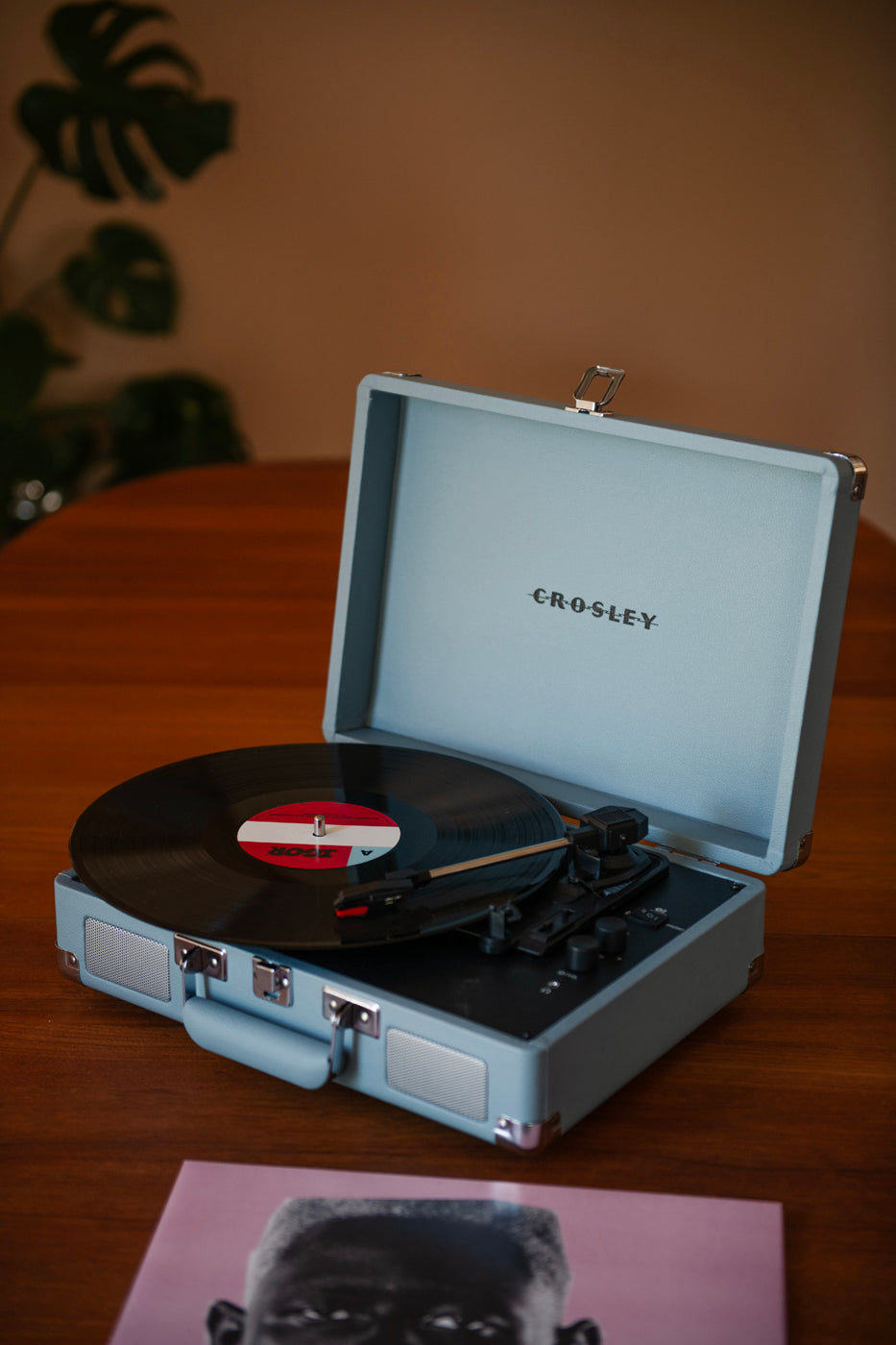 Cruiser Plus 2-Way Bluetooth record player - CR8005F-TN4 Cruiser Plus 2-Way Bluetooth record player - CR8005F-TN4
