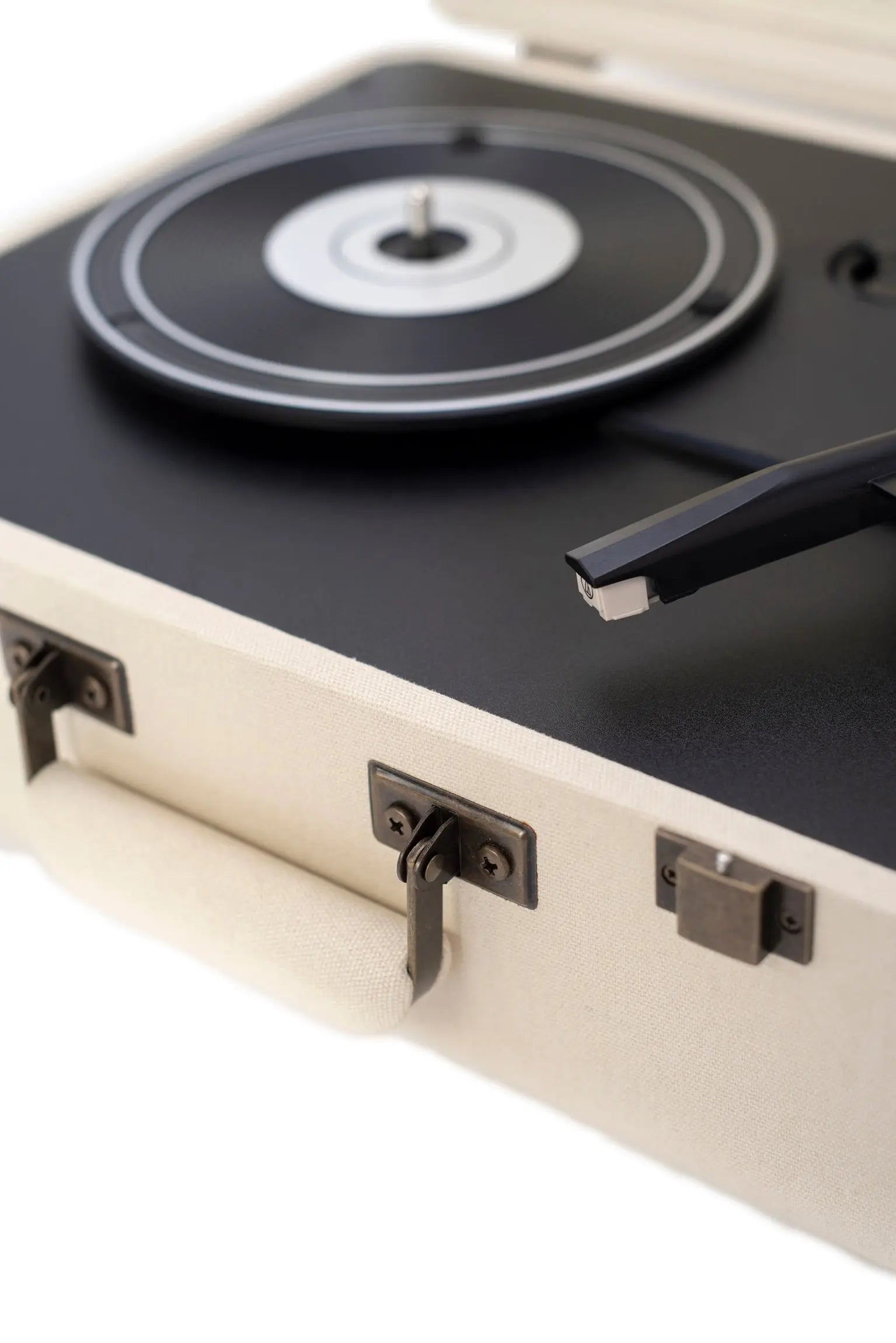 Portfolio Bluetooth record player - CR6252A-CR | Cream Crosley Radio Europe