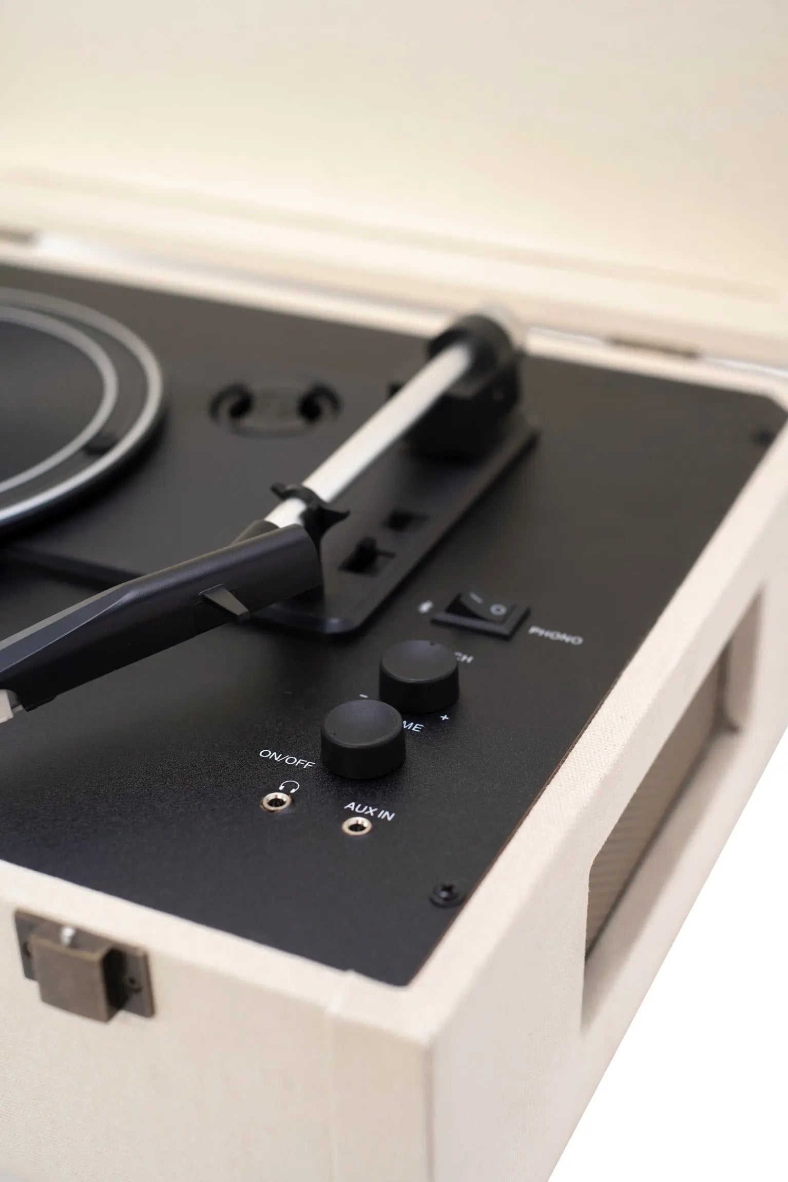 Portfolio Bluetooth record player - CR6252A-CR | Cream Crosley Radio Europe