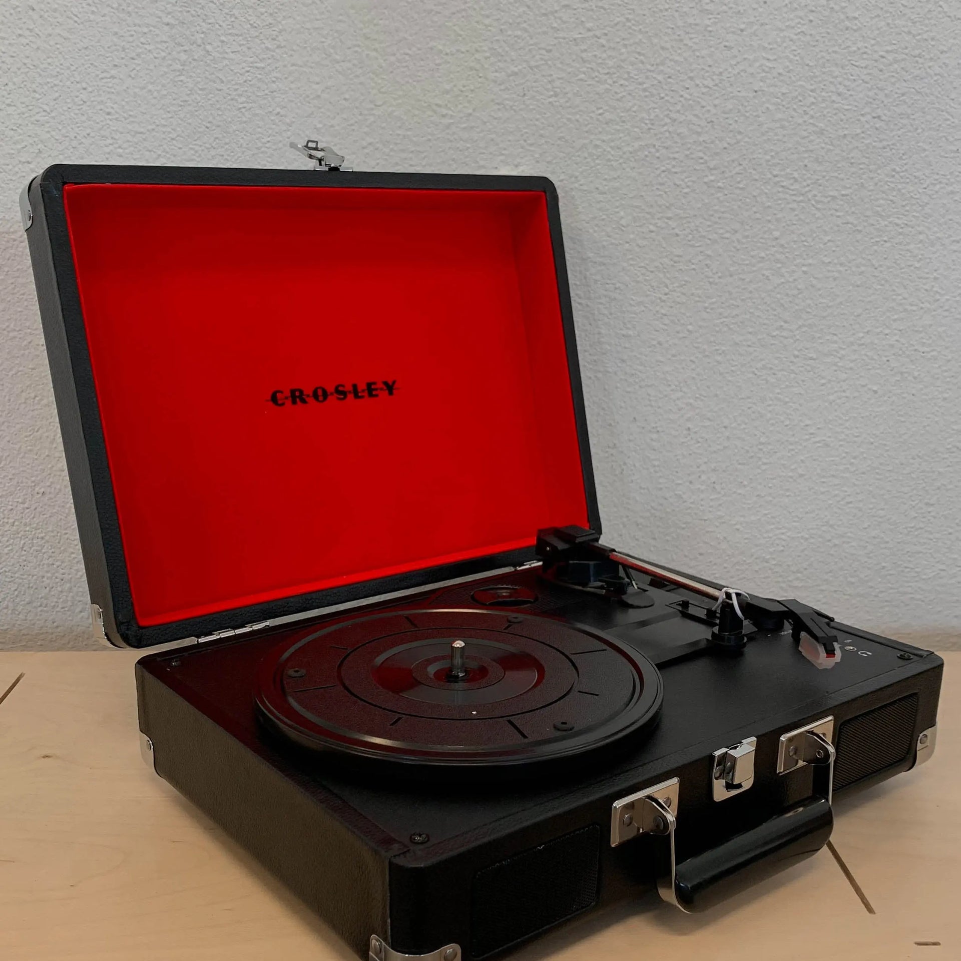 Second Chance - Signs of usage: Cruiser Deluxe | Black (B) Crosley Radio Europe